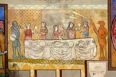 Dibujo de un banquete medieval con bebedores, amantes y animales imaginarios tocando tambores y trompetas de Unknown